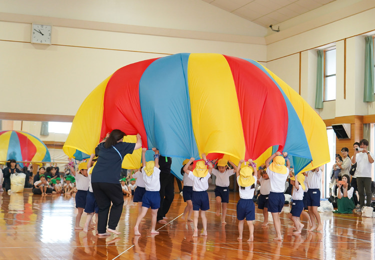 園での過ごし方→季節ごとの園の様子→秋（ダンスの写真と差替え）