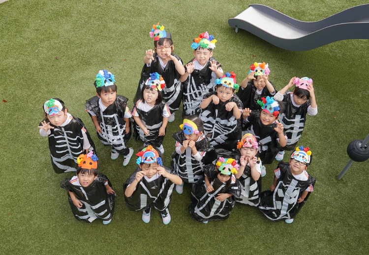 園での過ごし方→季節ごとの園の様子→秋（ハロウィンの写真と差替え）